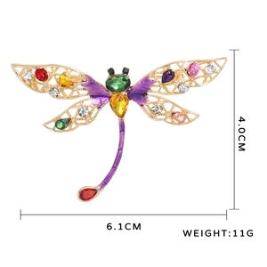 Elegante libelle broche met kleurrijke kristallen en paars email op gouden voet