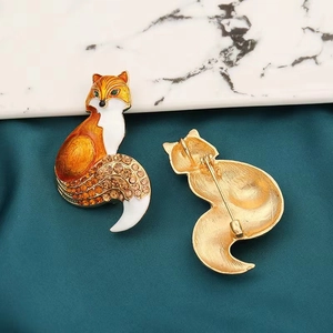 Broche renard élégante avec émail orange et cristaux brillants dorés
