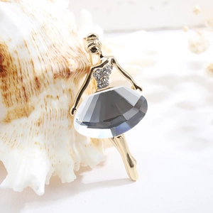 Broche ballerine élégante avec cristal gris facetté et strass brillants sur métal doré