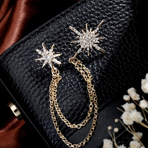 Eleganter goldener Doppel-Schneeflocken-Broschenschmuck mit Kristallen und Ketten