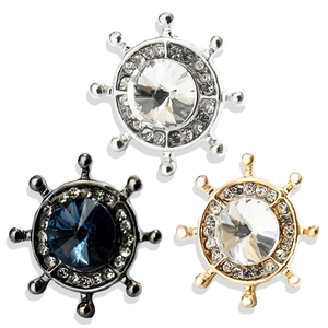 Trois broches gouvernail nautique en or, argent et noir ornées de cristaux brillants