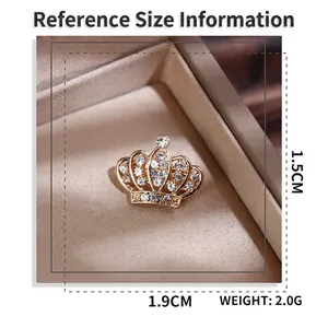 Élégante broche couronne dorée avec strass blancs, taille 1,9cm x 1,5cm pour décoration