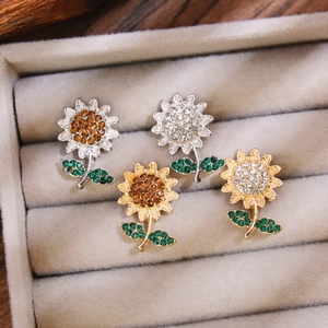 Broches tournesol élégantes avec strass en finitions or et argent sur coffret velours