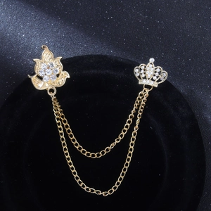Broche dorée baroque couronne et feuille avec doubles chaînes et strass brillants