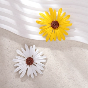 Vintage Enamel Sunflower Brooch Pin Alloy Daisy Floral Lapel Pin For Women Suit Accessories Wedding Party Jewelry Gift