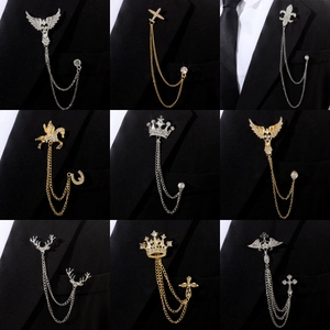 Hommes Vintage Alliage Strass Broche Pin Avec Gland De Chaîne Couronne Aigle Croix Tête De Cerf Col Revers Pin Pour Costume Accessoires