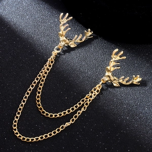 Broche élégante à double tête de cerf dorée avec chaîne à pompons pour revers