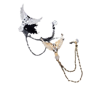 Broche de col aigle avec pampille et strass en finitions or et argent