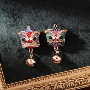 Chinese Style Lion Dance Brooch Gold Plated Alloy Rhinestone Enamel Pin With Dangling Bell For Hanfu Accessories Women Jewelry