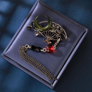 Neuer Chinesischer Stil Fächerförmige Quastenbrosche Legierung Hohles Design Grüner Mond Vintage Korsolette Für Damen Mode