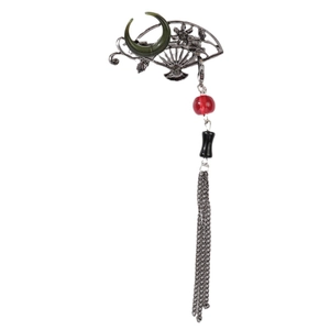 Traditionelle Fächer-Brosche mit smaragdgrünem Mond und langen roten Metallquasten