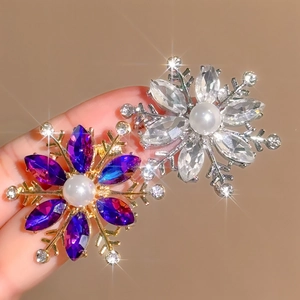 Elegant Alloy Snowflake Brooch With Sparkling Rhinestones And Faux Artificial Pearl Christmas Clothing Pin For Women Accessories