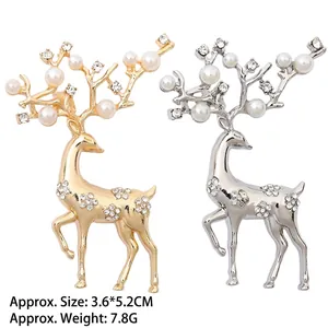 Élégante broche renne avec perles et strass en finitions dorées et argentées