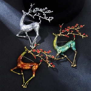 Vintage Enamel Deer Brooch With Plum Blossom Antlers Alloy Reindeer Suit Pin For Men Women Christmas Wedding Jewelry Accessory