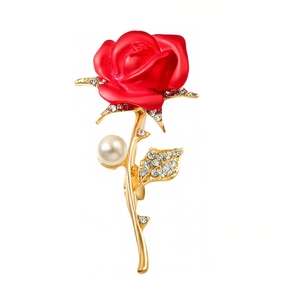 Eleganter rote Rose Brosche mit Goldblättern, glitzernden Kristallen und Perlenakzent