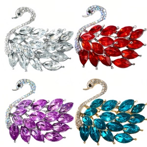 Elegantes broches de cisne en cuatro colores con cristales y base de aleación