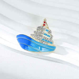 Luxury Alloy Rhinestone Cruise Ship Brooch For Men Women Elegant Nautical Enamel Ship Breastpin Suit Jewelry Accessories