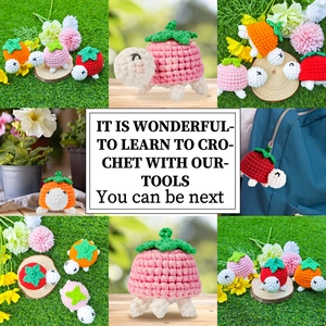 Détails de porte-clés tortues au crochet avec divers thèmes de fruits et légumes