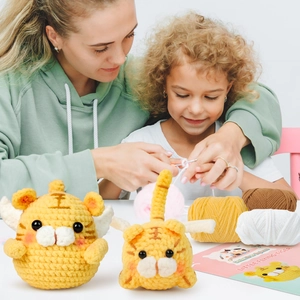 Details zum DIY Häkelset für gelbe fliegende Tigerpuppen mit Wolle und Anleitung