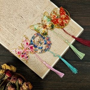 Juego de marcapáginas de mariposa de metal hueco con borlas en libro vintage