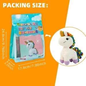 Vue détaillée du kit de crochet licorne arc-en-ciel avec dimensions et poupée finie