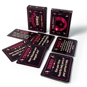 Detalle de cartas Couple Game Sweet Night con retos románticos de verdad o atrevimiento
