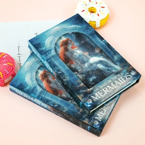 Detailansicht der Notizbücher im Meerjungfrau-Stil mit glitzerndem Metallic-Finish