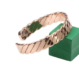 Bracciale magnetico in rame oro rosa con design a corda intrecciata per salute e benessere