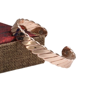 Bracciale a Polsino Torsione in Rame Placcato Oro Rosa Magnetoterapia Regolabile Aperto Gioielli Per Donna Uomo Salute