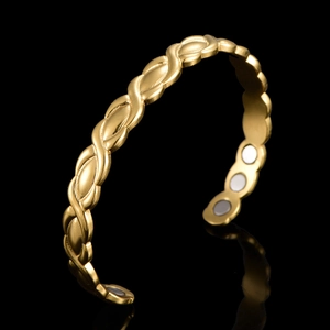 Bracelet de magnétothérapie plaqué or 18 carats avec un design texturé torsadé