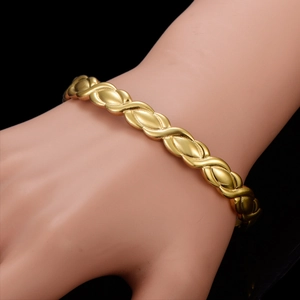 Bracelet élégant plaqué or 18 carats à maillons en X pour femme au design croisé épuré
