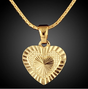 Elegant 18K gold-plated heart pendant necklace with intricate engraved starburst texture