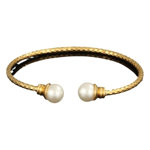 18K gold-plated open cuff bracelet featuring dual white pearls and mesh texture