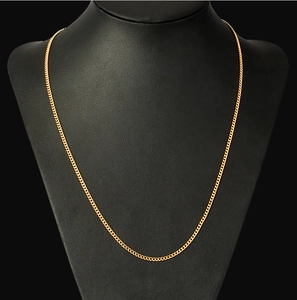 Macro view showing the 18K gold plated flat curb link chain on a black display stand