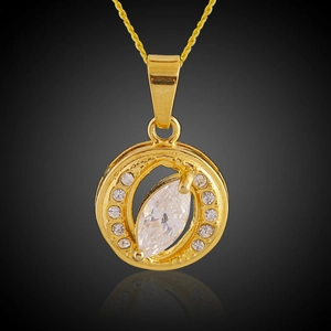 Detail of 18K gold-plated necklace featuring a marquise-cut zircon daisy flower pendant