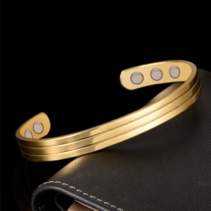 Adjustable 18K gold plated magnetic therapy bracelet with three-groove textured design