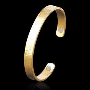 Bracciale magnetico aperto placcato oro 18K con trama geometrica per uomo e donna