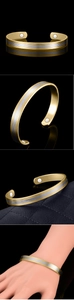 Dettaglio del bracciale magnetico bicolore con finitura in oro 18K e magneti curativi