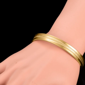 Elegant 18K gold-plated cuff bracelet featuring a central diamond grid textured pattern