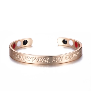 Bracciale rigido aperto oro rosa regolabile con incisione Forever In Love e magneti cura