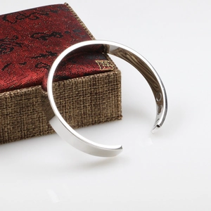 Magnetic health cuff bracelet in polished silver finish on decorative jewelry box