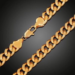Classica catena cubana geometrica placcata oro 18K con robusta chiusura a moschettone