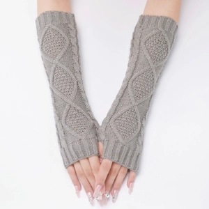 Graue lange fingerlose Strickhandschuhe und Armstulpen mit Zopfmuster-Design