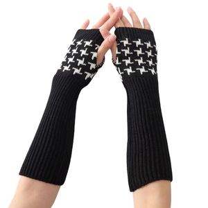 Mitaines longues tricotées pour femmes avec motif pied-de-poule en noir et blanc