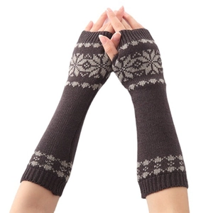 Scaldabraccia in maglia marrone con motivo a fiocchi di neve grigi per inverno