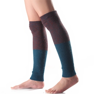 Knee-high knitted leg warmers with burgundy and teal blue color blocking design