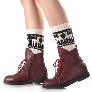 Jambières en tricot avec motif de renne et bottes à lacets bordeaux pour l'hiver