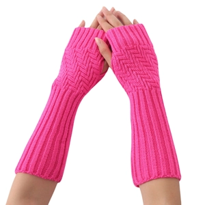 Lange pinke Strick-Armstulpen mit Daumenlöchern und schickem Fischgrätenmuster