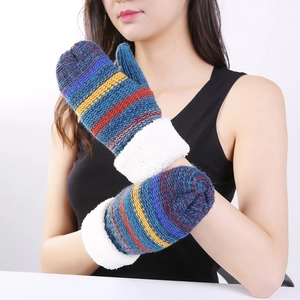 Muffole in maglia a righe colorate da donna con caldi polsini in pile per l'inverno