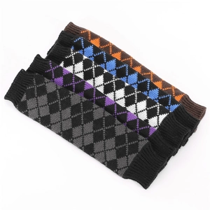 Mitaines tricotées avec motif à losanges en gris, violet, bleu et orange pour femme